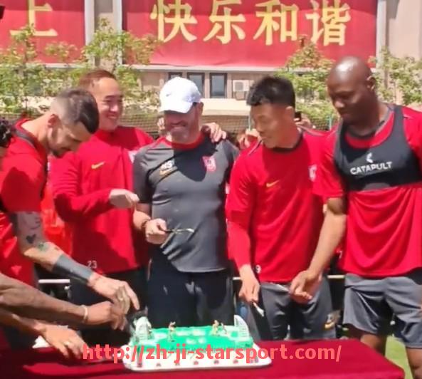 星空体育app-2025年世俱杯球队装备维护服务标准化及用户满意度分析